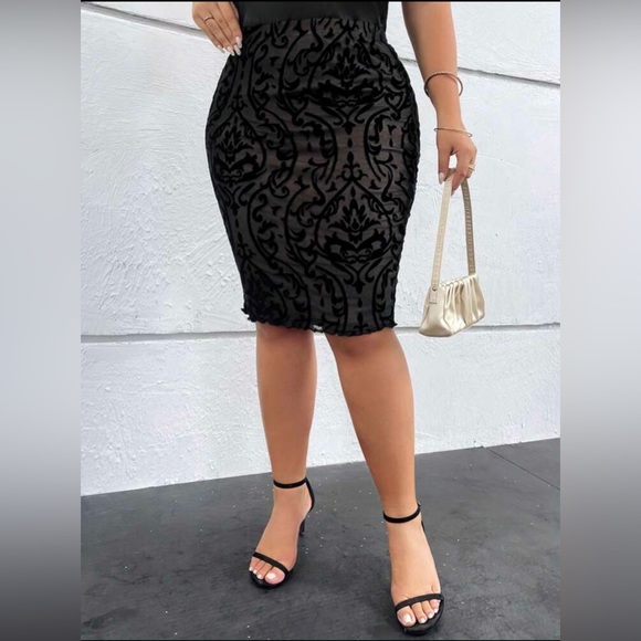 NWT- Emery Rose - Brand New knee length skirt beautiful black and nude - Picture 4 of 10